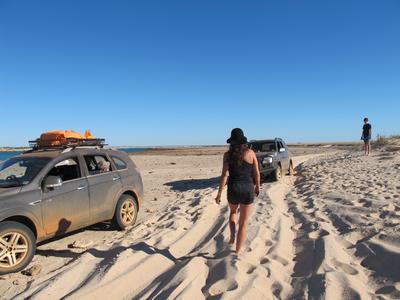 Holden Captiva rescuing the bogged Prado