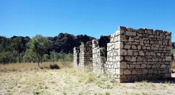 Lillimooloora Police Station in front of the Napier Range.